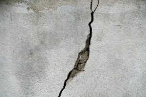 Трещины в бетоне: причины и способы ремонта