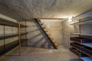 Как сделать бетонные стены и пол в подвале